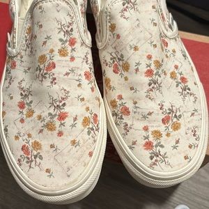 VANS (slip on’s)